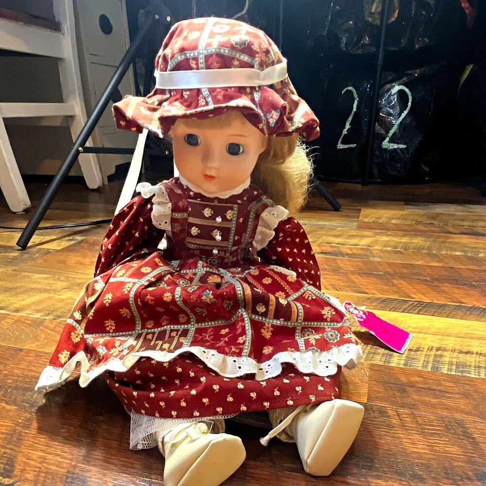 House of Global Art Victoria Ashlea Porcelain Musical Doll 18in Blonde Blue Eyes